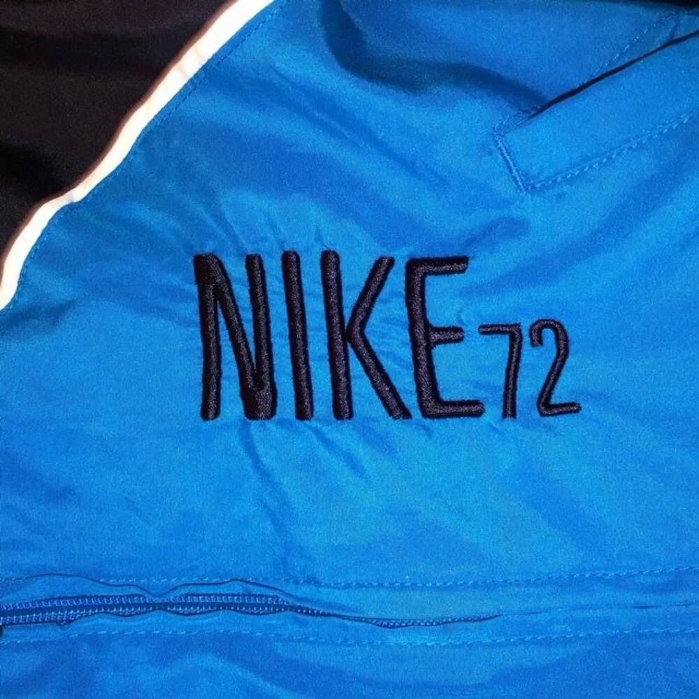 Nike Windbreaker Hooded Lightweight Jacket